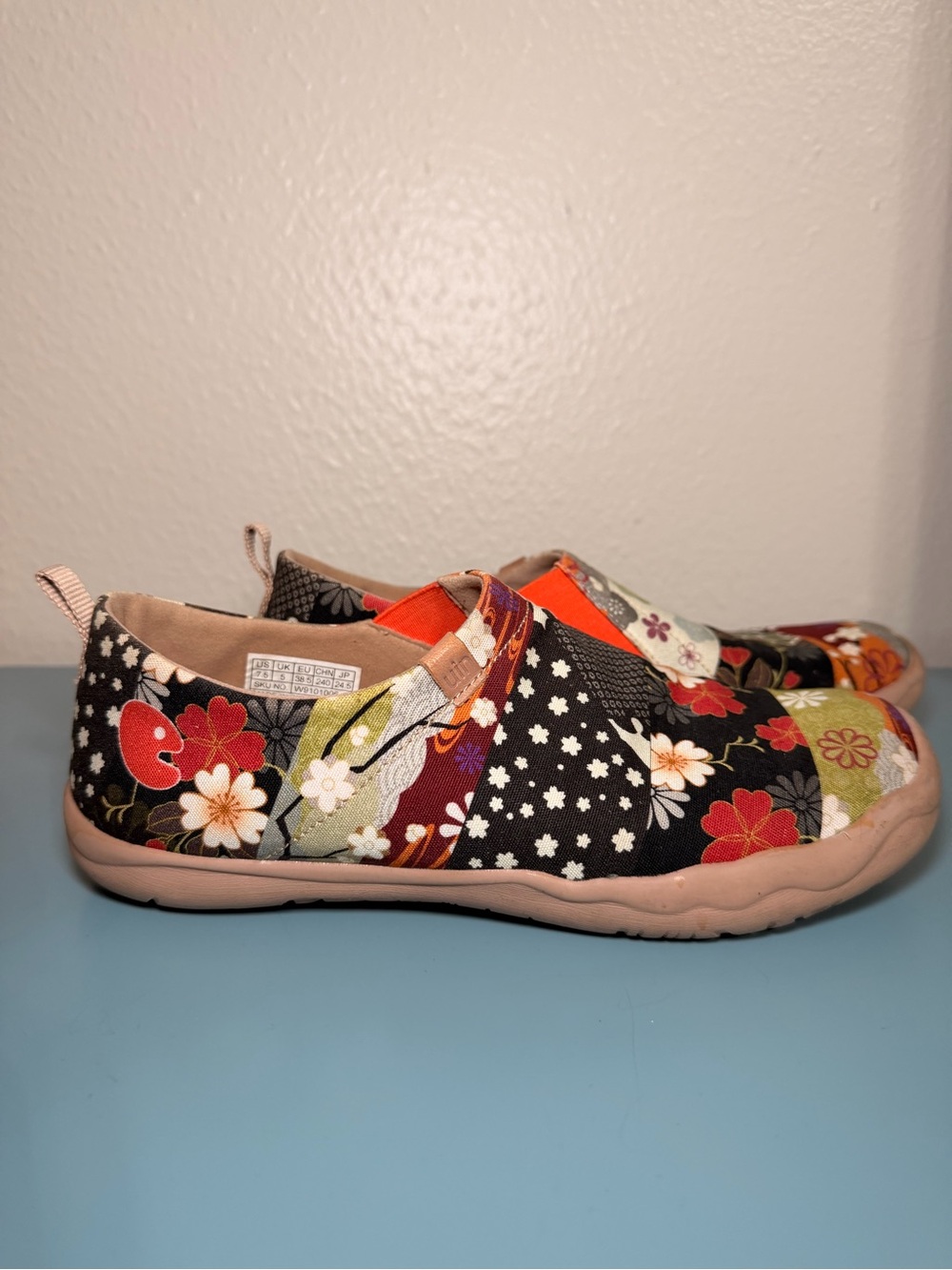 UIN travel shoes Japanese-inspired floral patchwork flats - Size 7.5 - Picture 2 of 9